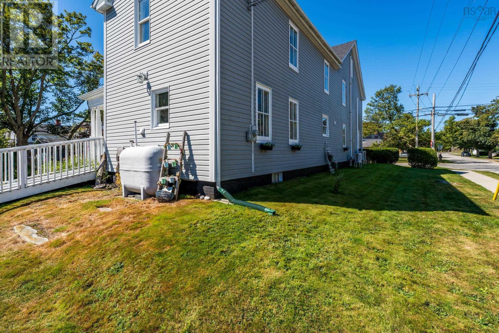 15 Brunswick Street, Yarmouth, Nova Scotia  B5A 2E2 - Photo 4 - 202523340