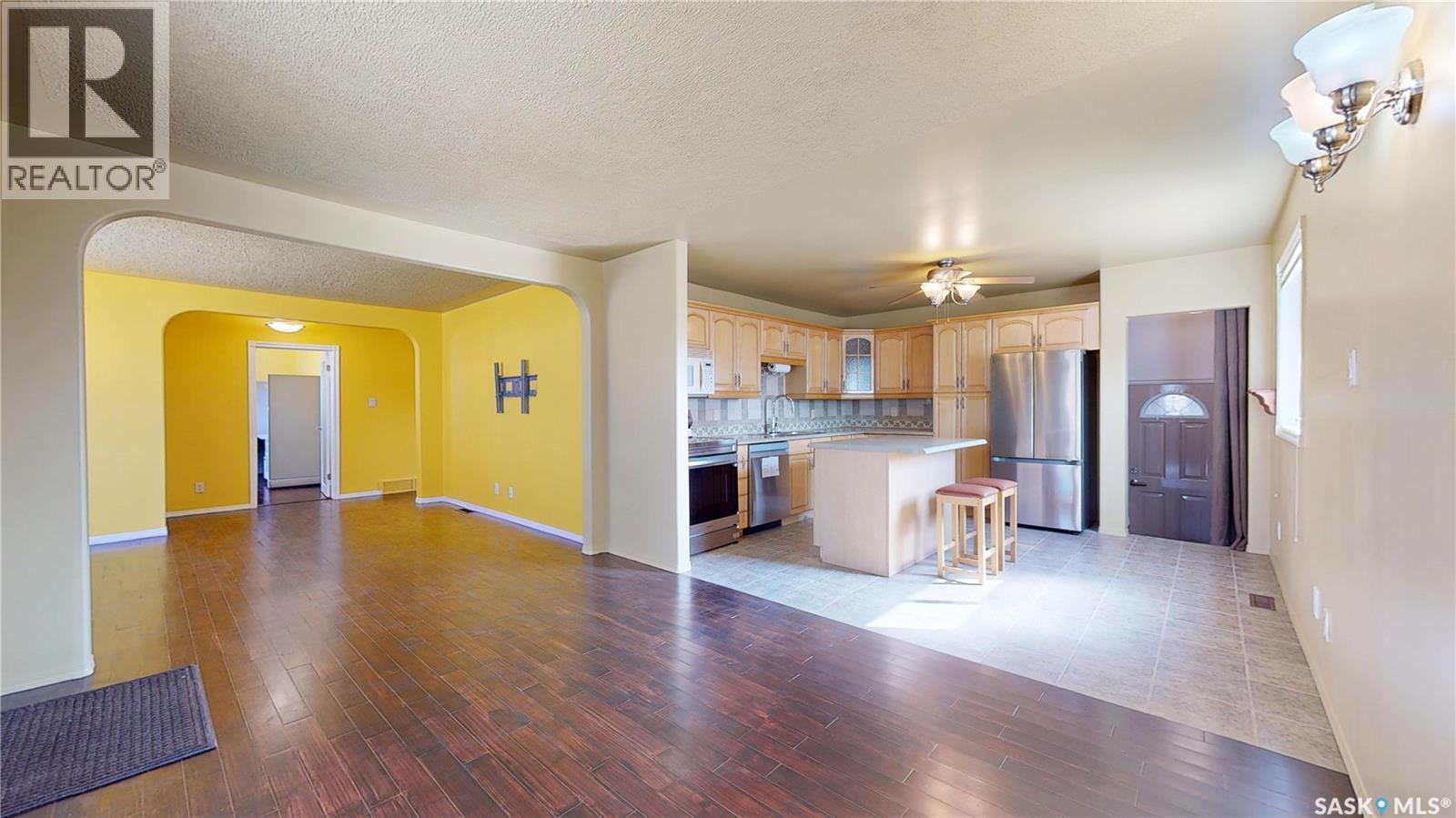 1575 Lacon Street, Regina, Saskatchewan  S4N 1Z3 - Photo 3 - SK018381
