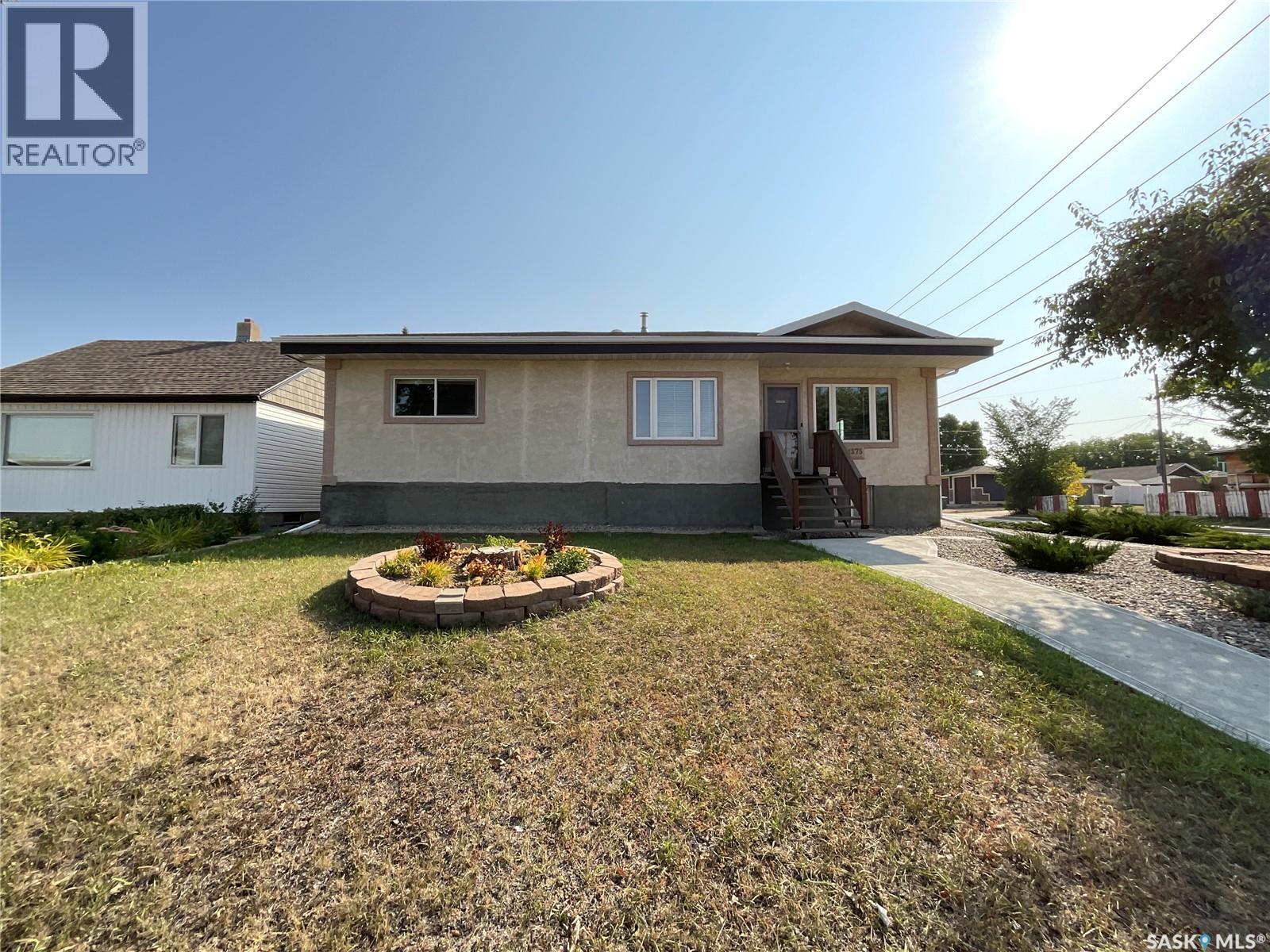 1575 Lacon Street, Regina, Saskatchewan  S4N 1Z3 - Photo 1 - SK018381