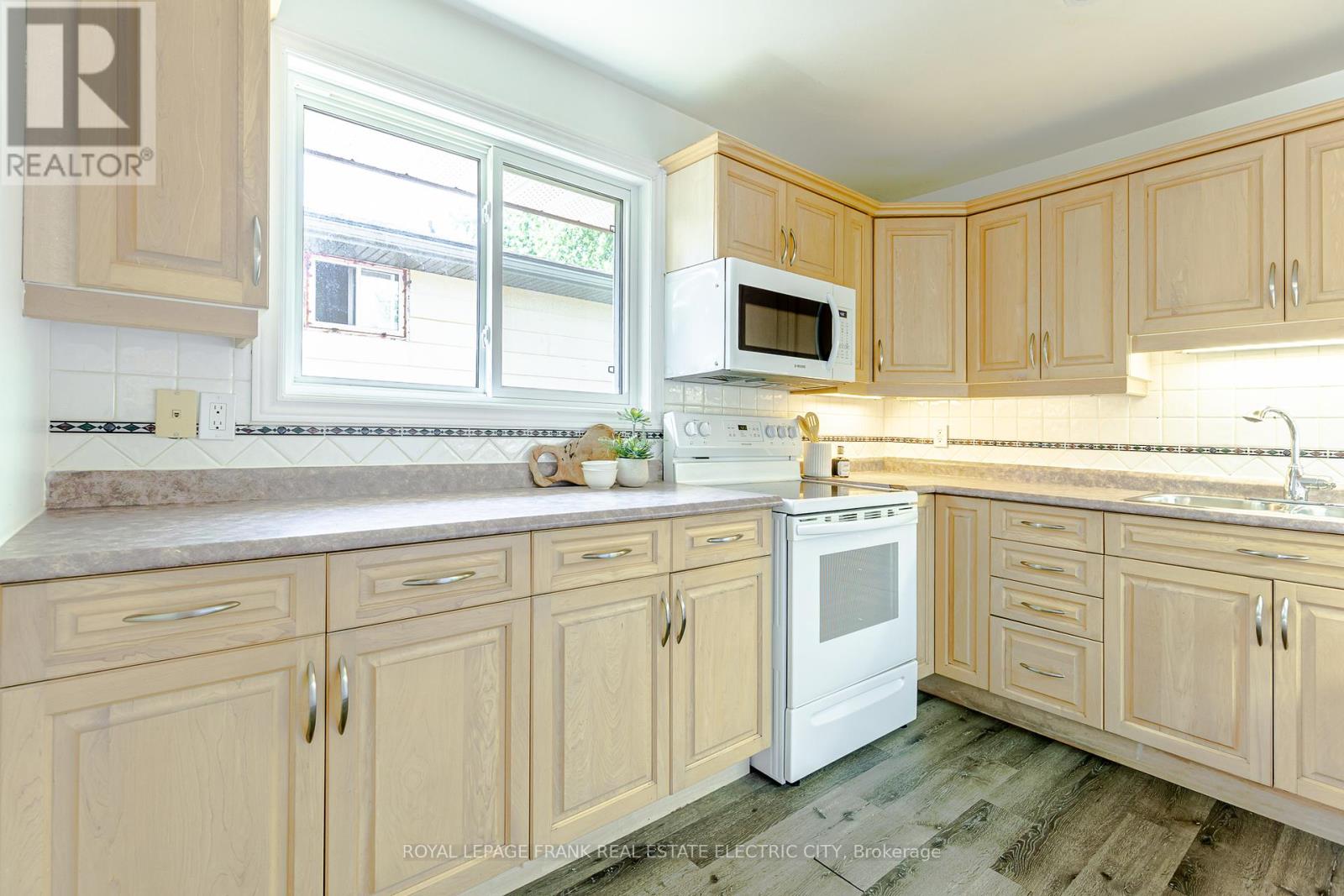 972 Southlawn Drive, Peterborough, Ontario  K9J 1G2 - Photo 16 - X12404302