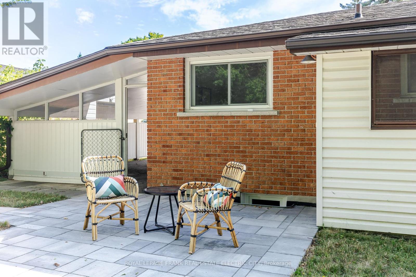 972 Southlawn Drive, Peterborough, Ontario  K9J 1G2 - Photo 46 - X12404302