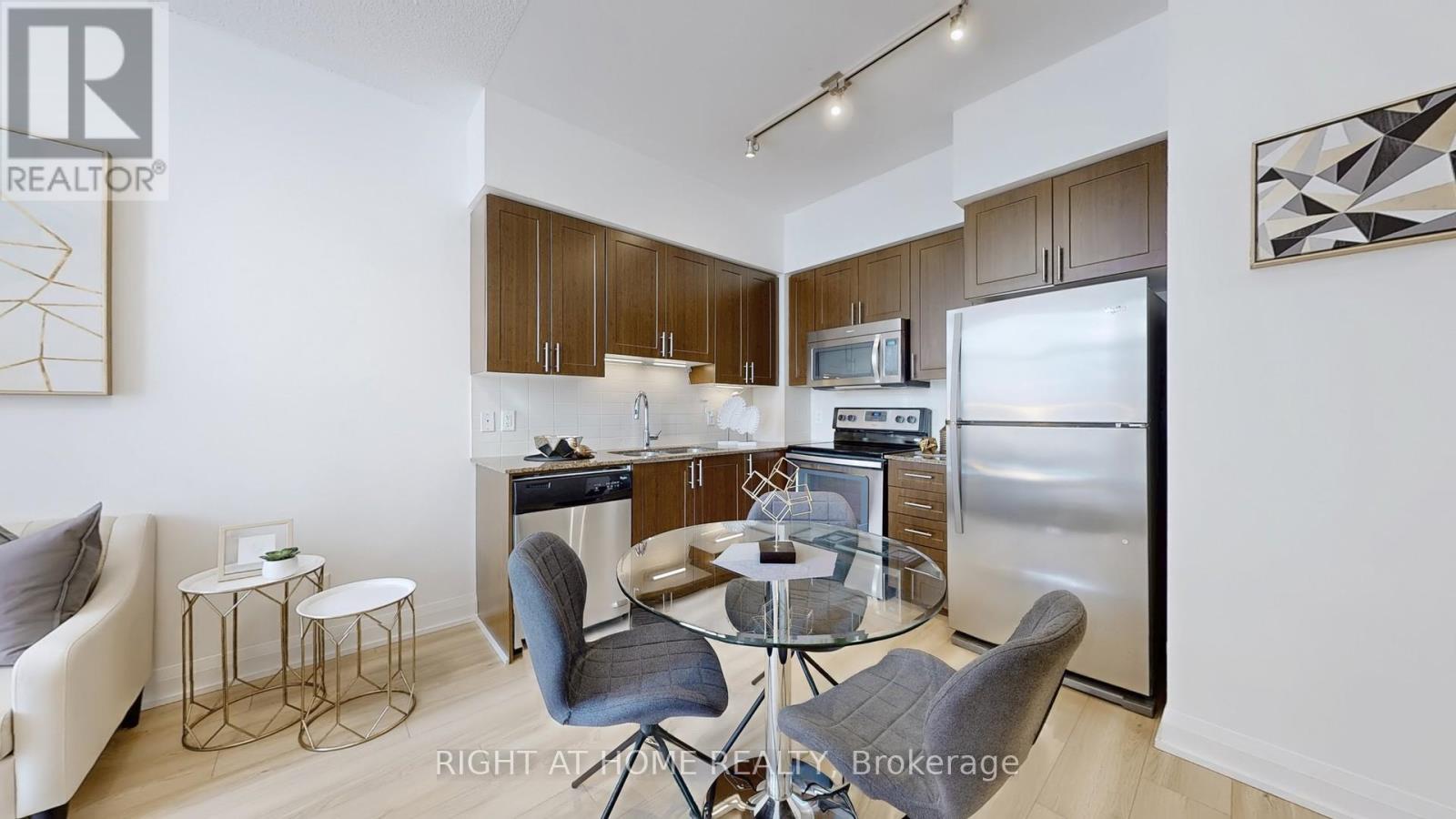 Ph16 - 95 North Park Road, Vaughan (Beverley Glen), Ontario  L4J 0J1 - Photo 12 - N12403088