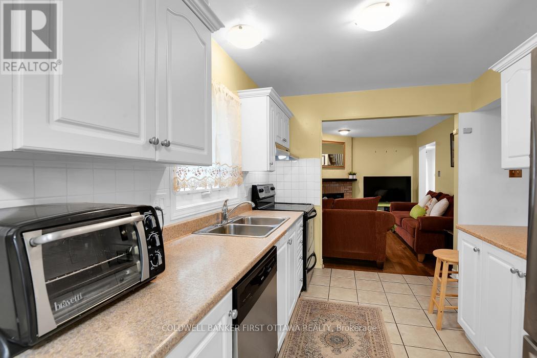23 Manju Street, Ottawa, Ontario  K1G 4T7 - Photo 13 - X12404274