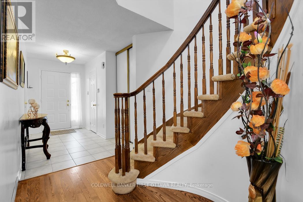 23 Manju Street, Ottawa, Ontario  K1G 4T7 - Photo 4 - X12404274