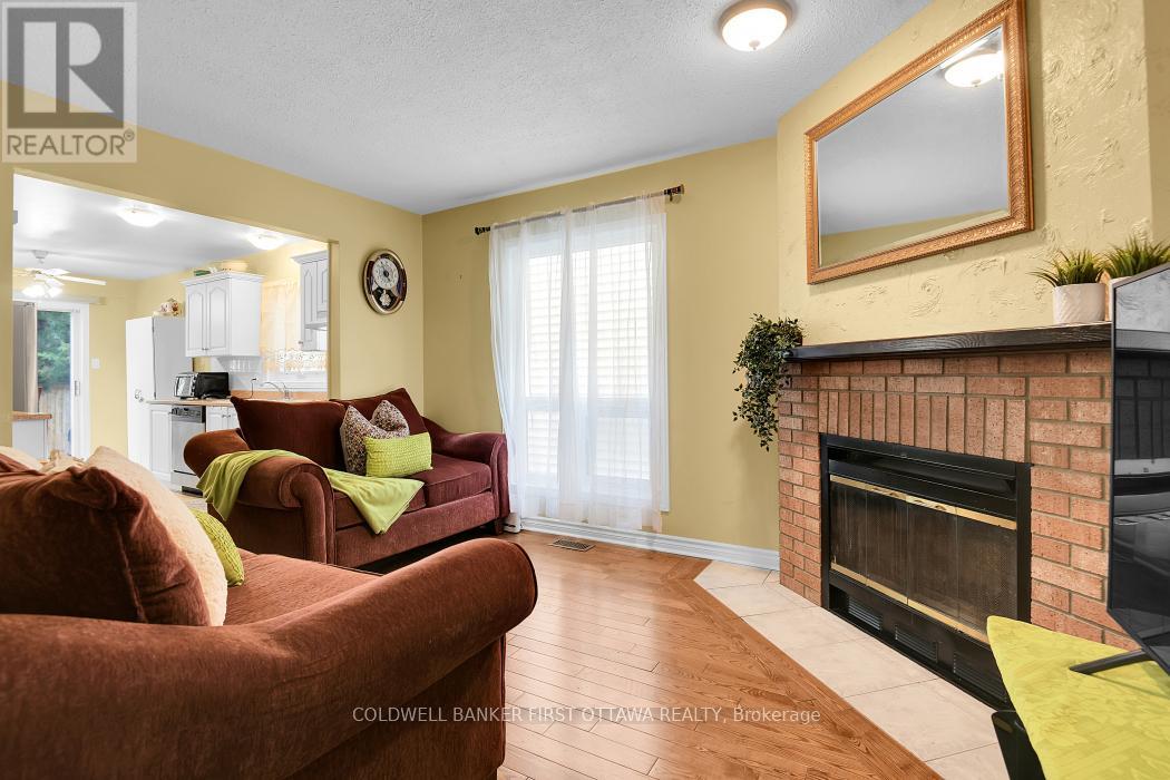 23 Manju Street, Ottawa, Ontario  K1G 4T7 - Photo 5 - X12404274