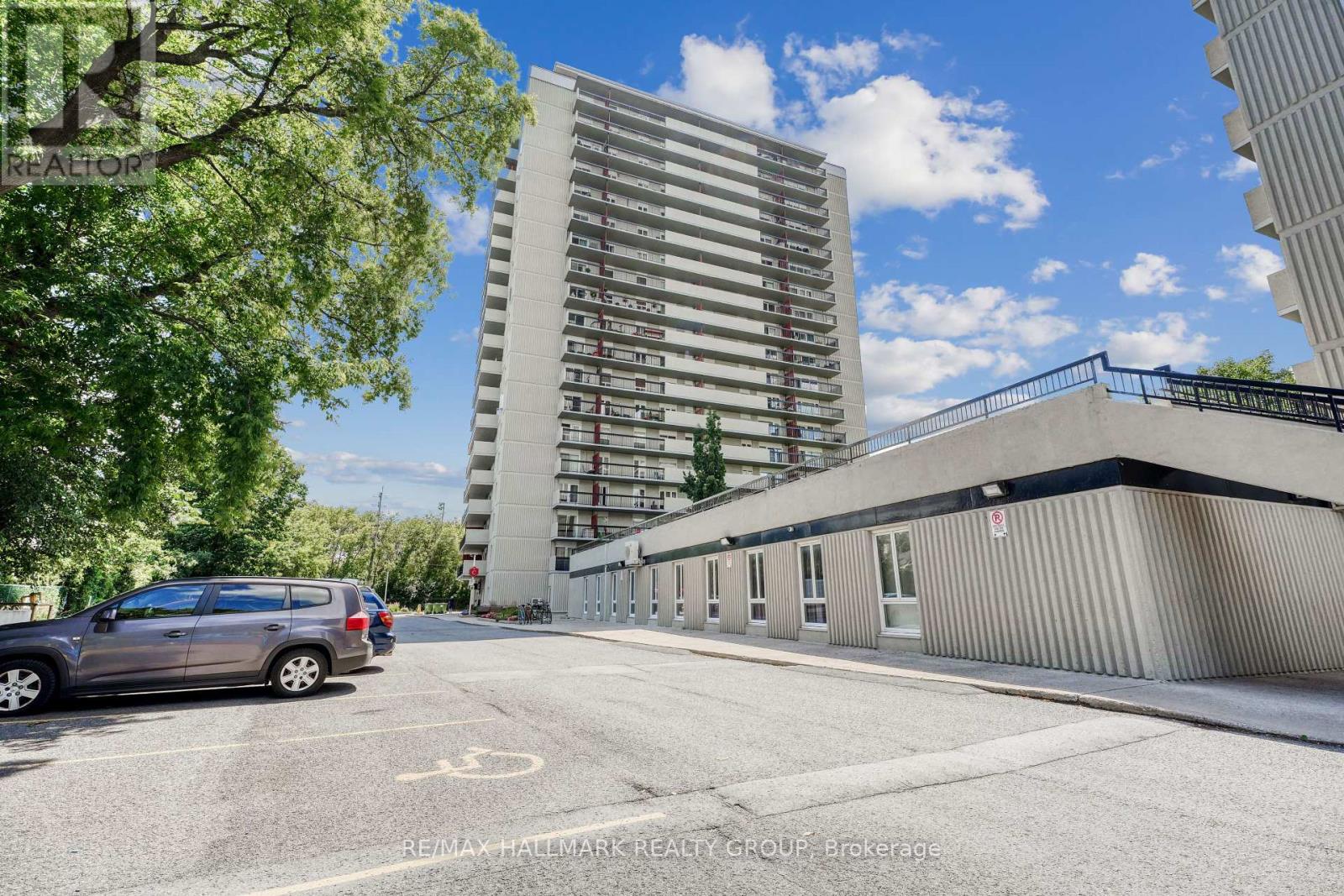 1705 - 158c Mcarthur Avenue, Ottawa, Ontario  K1L 8E7 - Photo 2 - X12404287