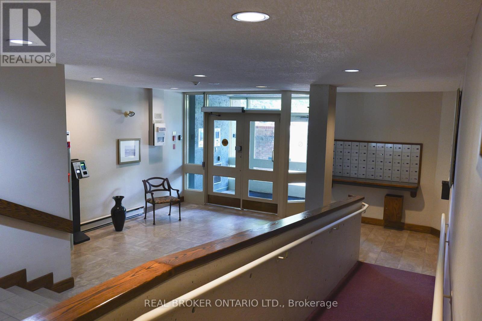 312 - 1177 Belanger Avenue, Ottawa, Ontario  K1H 8N7 - Photo 5 - X12404293