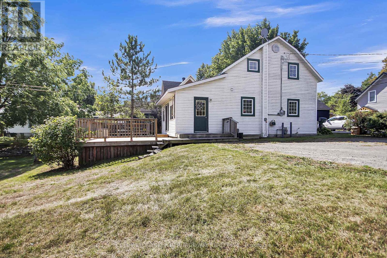 254 William Street, Carleton Place, Ontario  K7C 1X3 - Photo 2 - X12404317