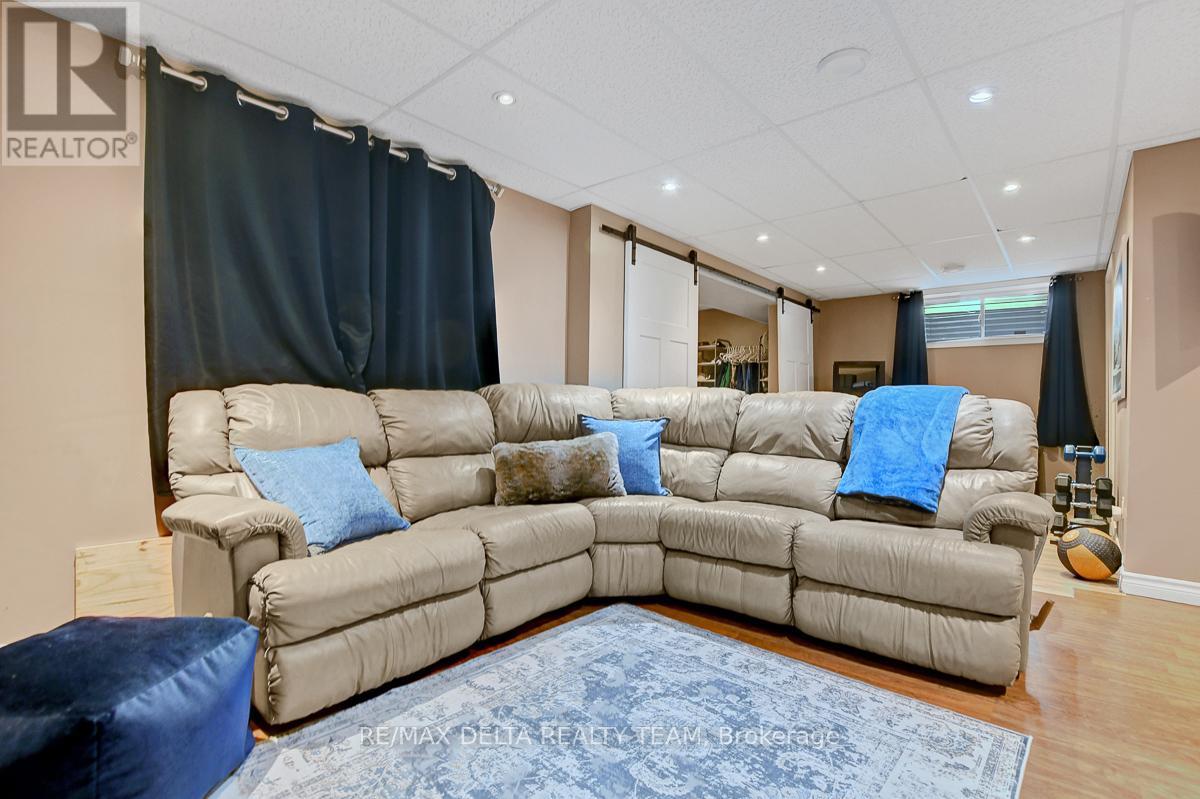 1916 Montmere Avenue, Ottawa, Ontario  K4A 0E7 - Photo 32 - X12404323