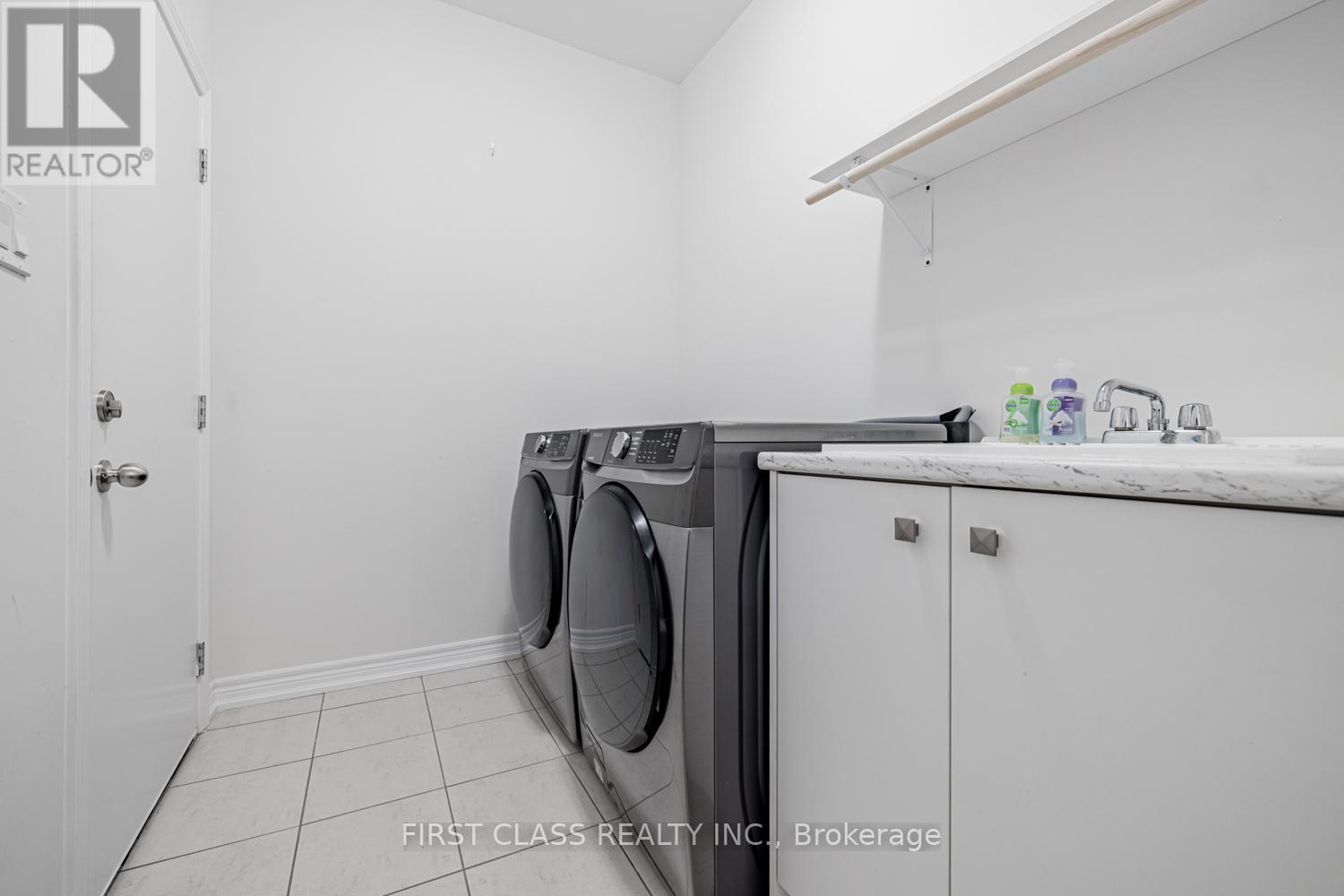 38 Hewison Avenue, Richmond Hill, Ontario  L4S 0J1 - Photo 21 - N12403726