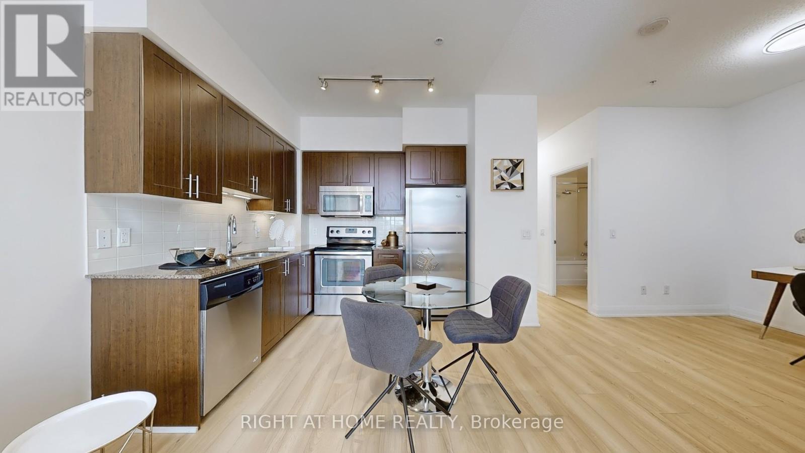 Ph16 - 95 North Park Road, Vaughan (Beverley Glen), Ontario  L4J 0J1 - Photo 10 - N12403088