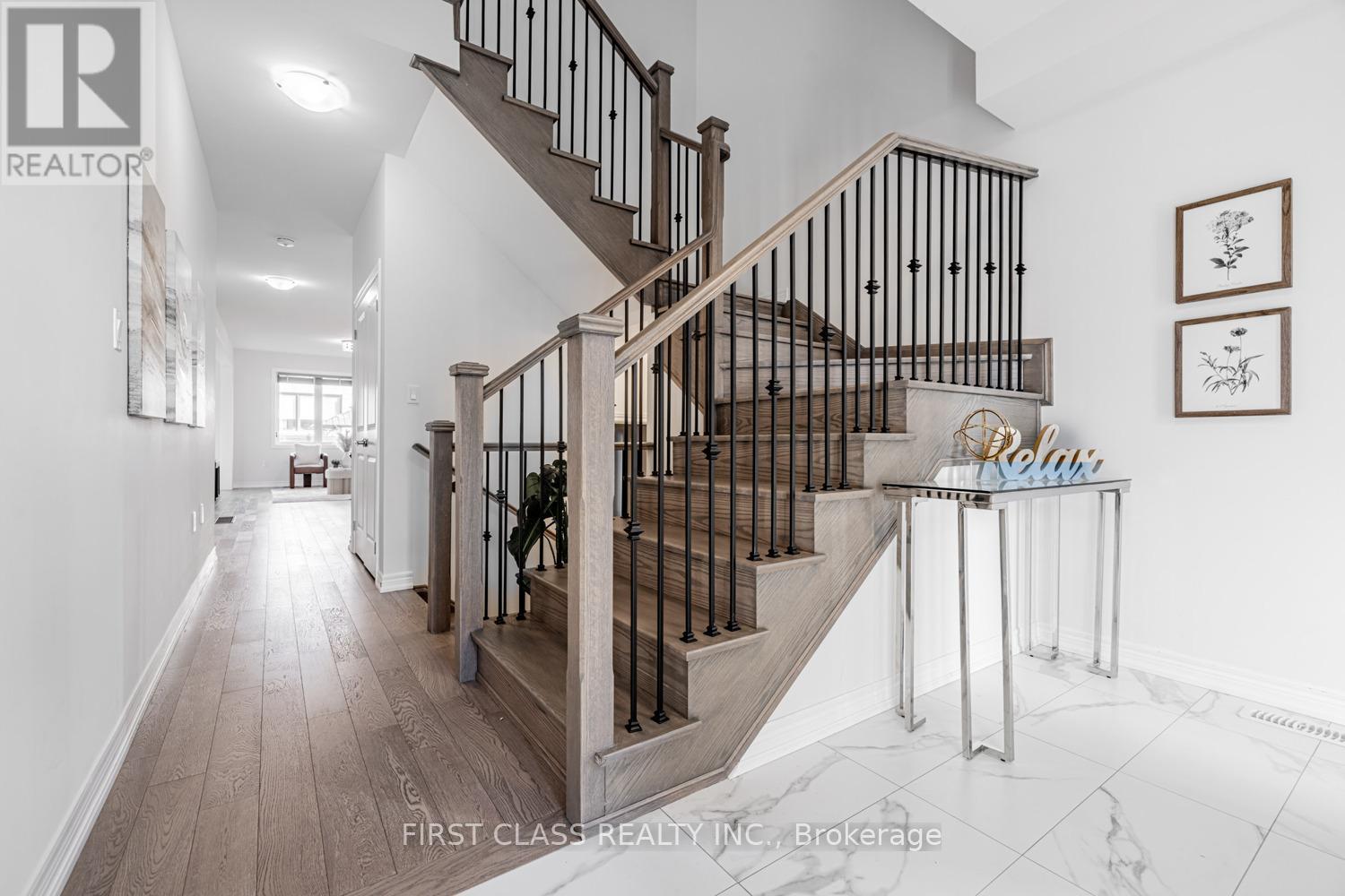 38 Hewison Avenue, Richmond Hill, Ontario  L4S 0J1 - Photo 3 - N12403726