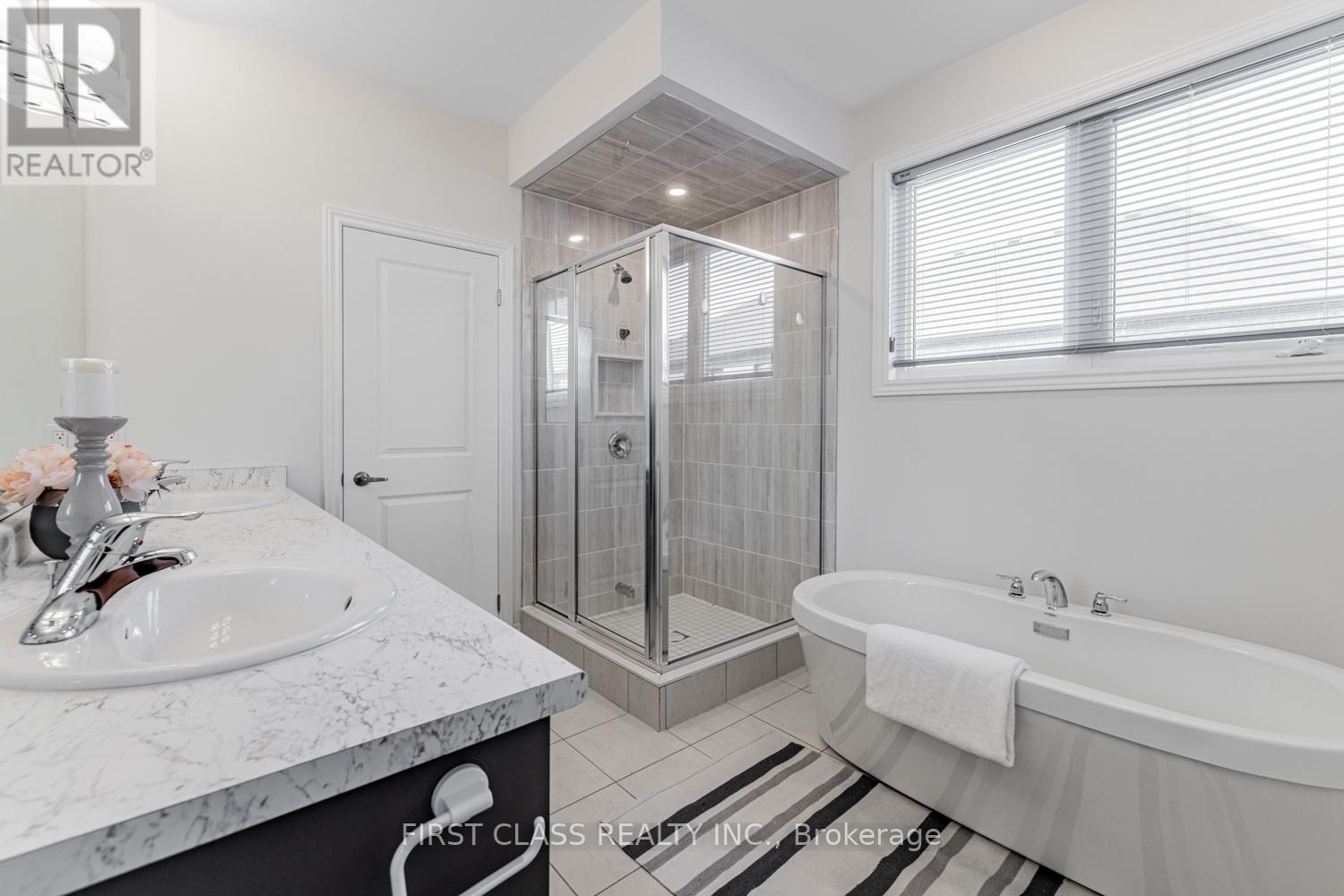 38 Hewison Avenue, Richmond Hill, Ontario  L4S 0J1 - Photo 30 - N12403726