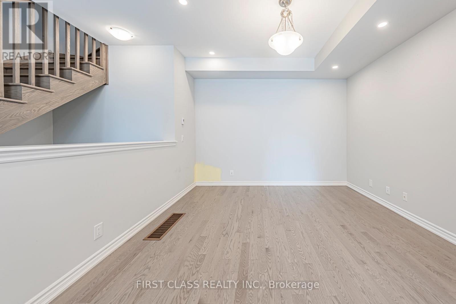 40 Herman Gilroy Lane, Markham, Ontario  L6C 3L7 - Photo 12 - N12404223