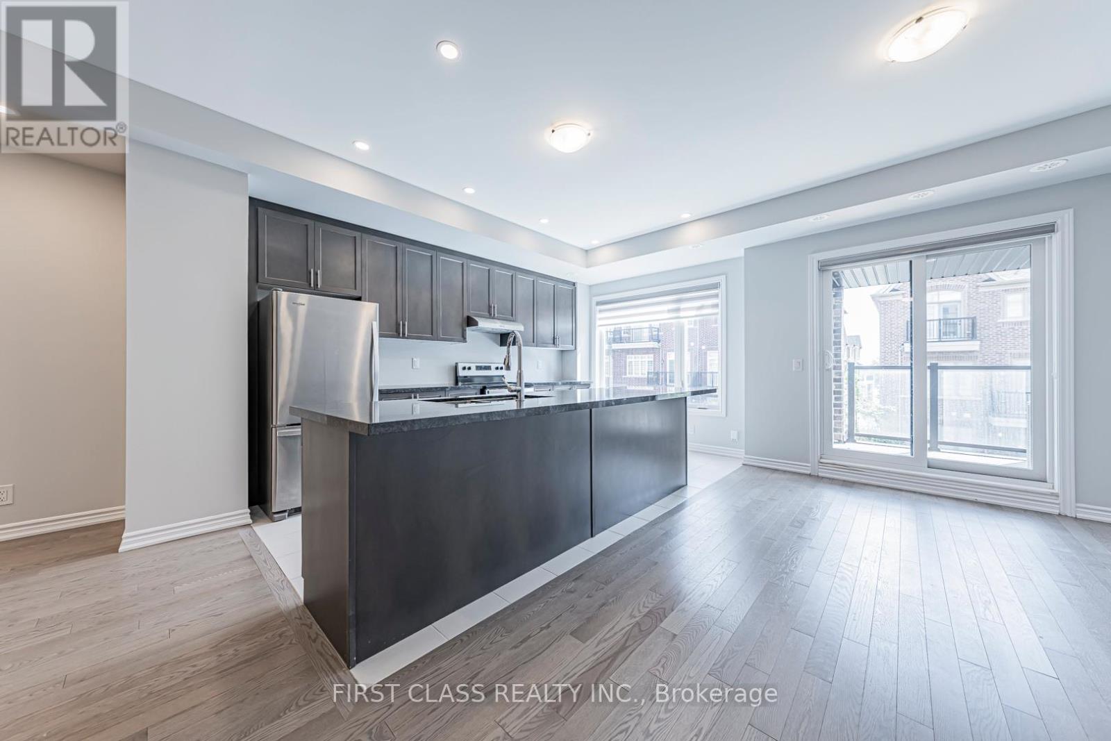 40 Herman Gilroy Lane, Markham, Ontario  L6C 3L7 - Photo 14 - N12404223