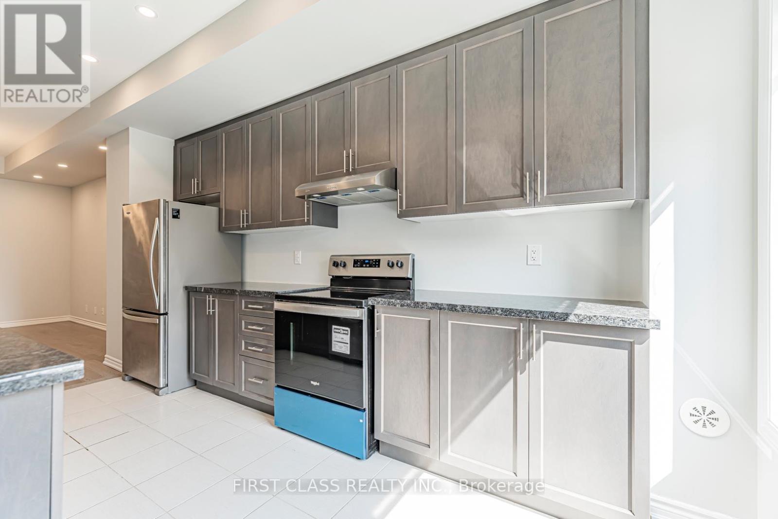 40 Herman Gilroy Lane, Markham, Ontario  L6C 3L7 - Photo 16 - N12404223