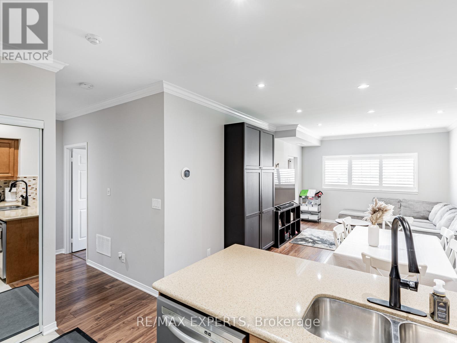 310 - 9451 Jane Street, Vaughan (Maple), Ontario  L6A 4J1 - Photo 10 - N12404243