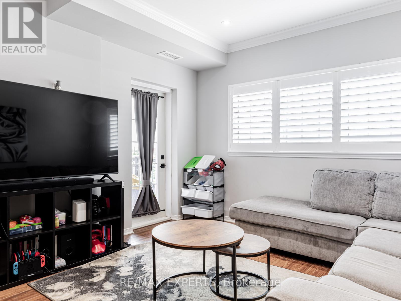 310 - 9451 Jane Street, Vaughan (Maple), Ontario  L6A 4J1 - Photo 3 - N12404243