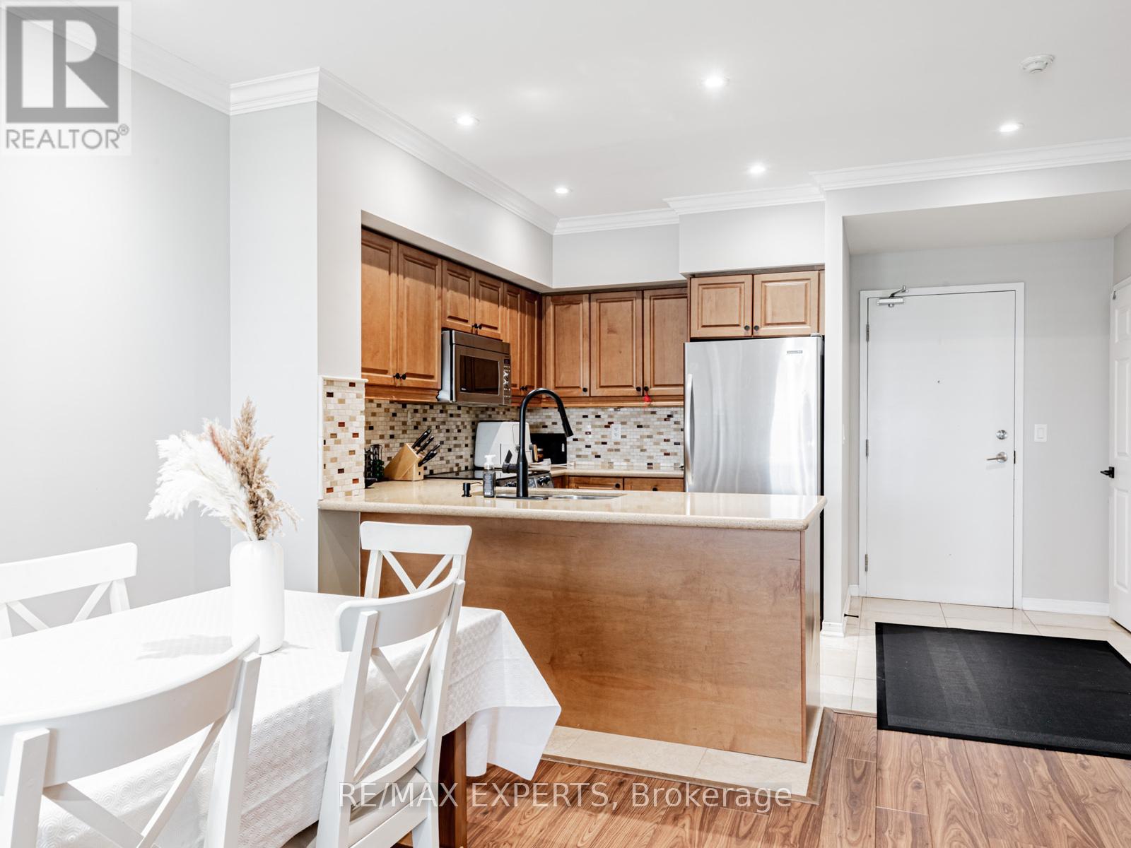 310 - 9451 Jane Street, Vaughan (Maple), Ontario  L6A 4J1 - Photo 4 - N12404243