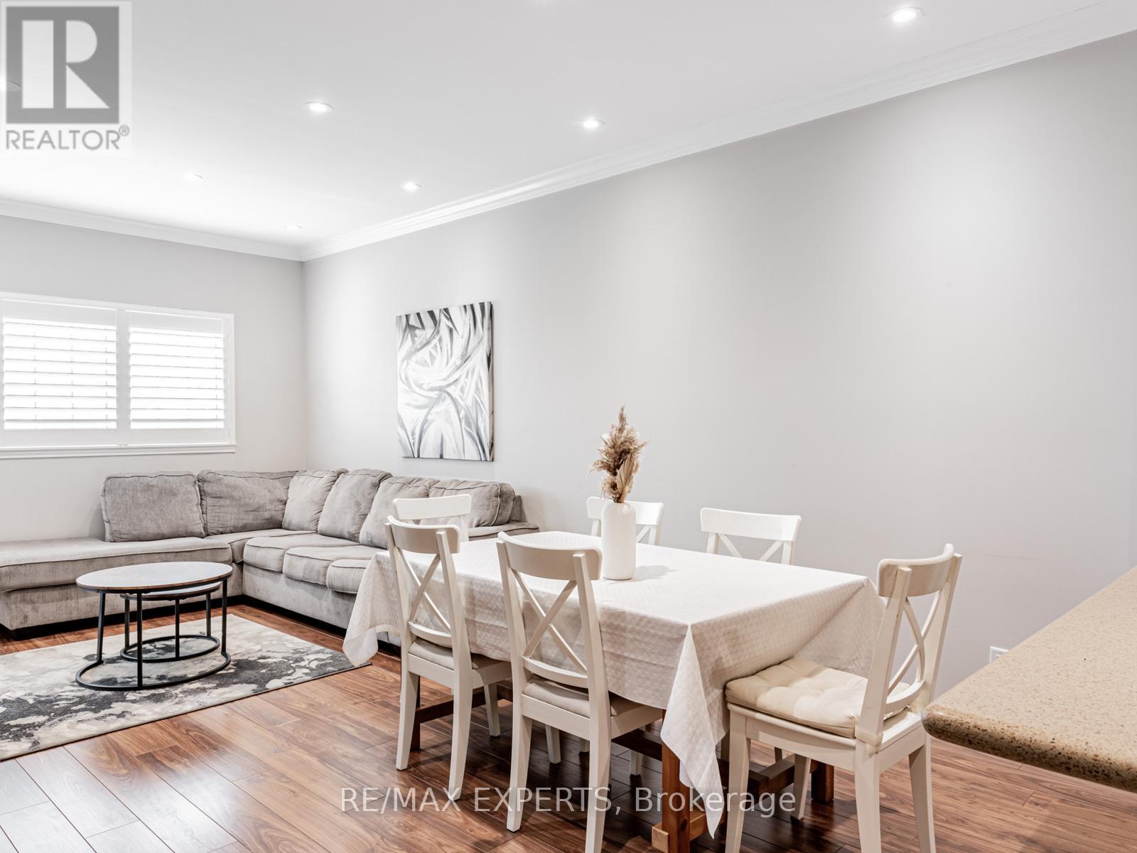 310 - 9451 Jane Street, Vaughan (Maple), Ontario  L6A 4J1 - Photo 5 - N12404243
