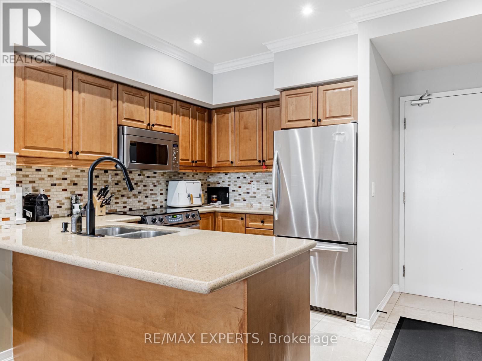 310 - 9451 Jane Street, Vaughan (Maple), Ontario  L6A 4J1 - Photo 6 - N12404243