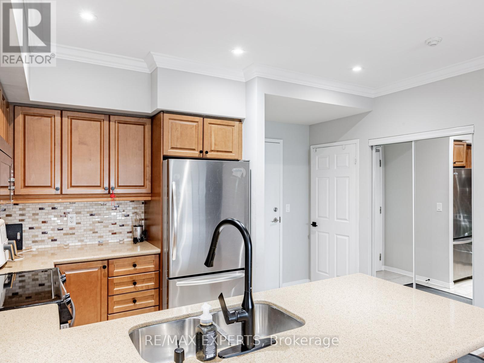 310 - 9451 Jane Street, Vaughan (Maple), Ontario  L6A 4J1 - Photo 8 - N12404243