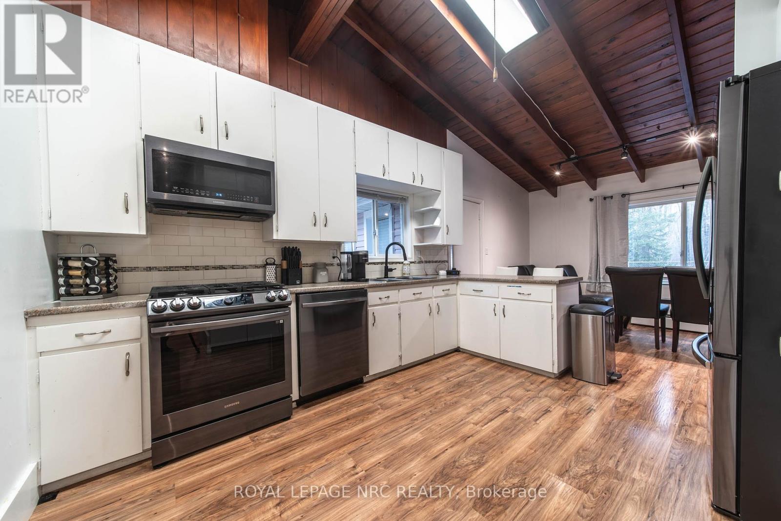 163 Maple Leaf Avenue N, Fort Erie, Ontario  L0S 1N0 - Photo 7 - X12404285