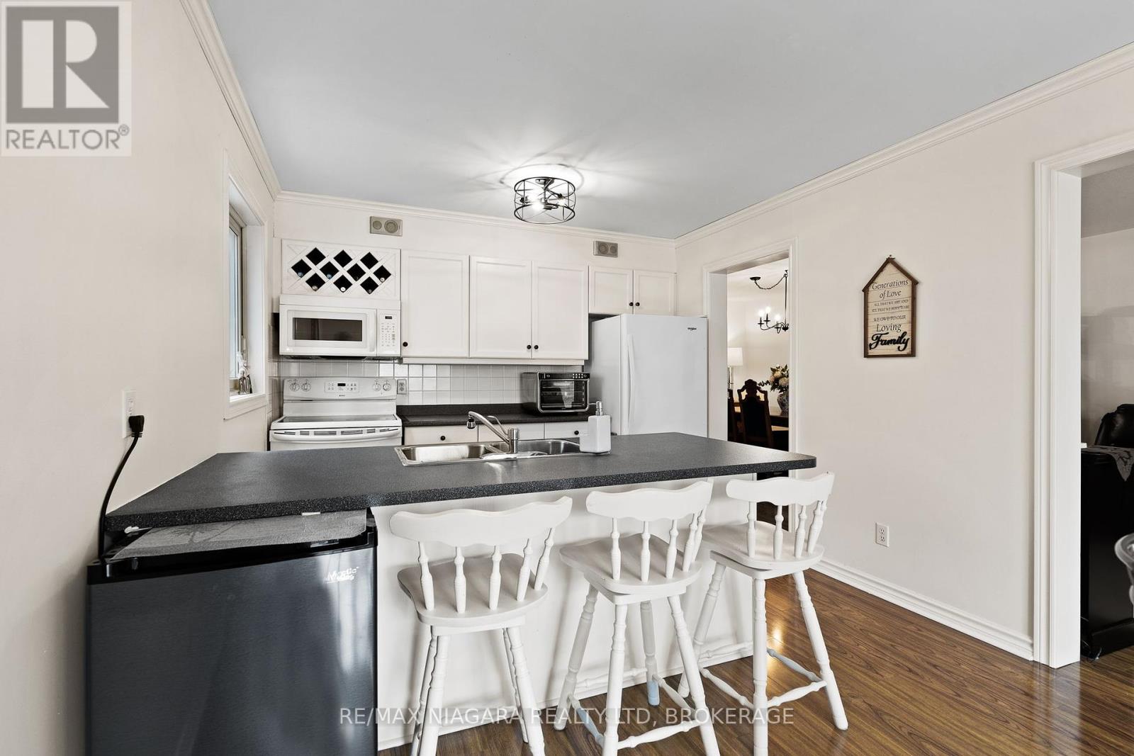 11 Terrama Court, St. Catharines, Ontario  L2S 3X1 - Photo 7 - X12404318