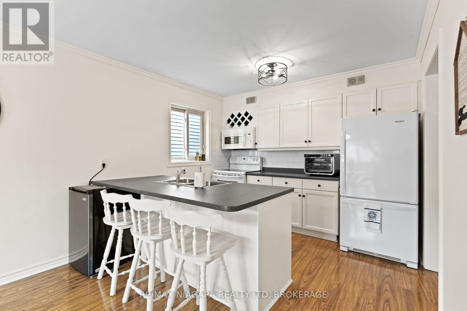 11 Terrama Court, St. Catharines, Ontario  L2S 3X1 - Photo 8 - X12404318