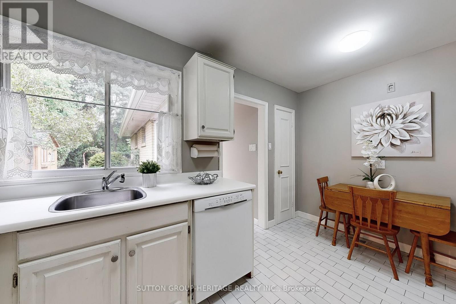17 Brenham Crescent, Toronto, Ontario  M2M 2K9 - Photo 11 - C12396401