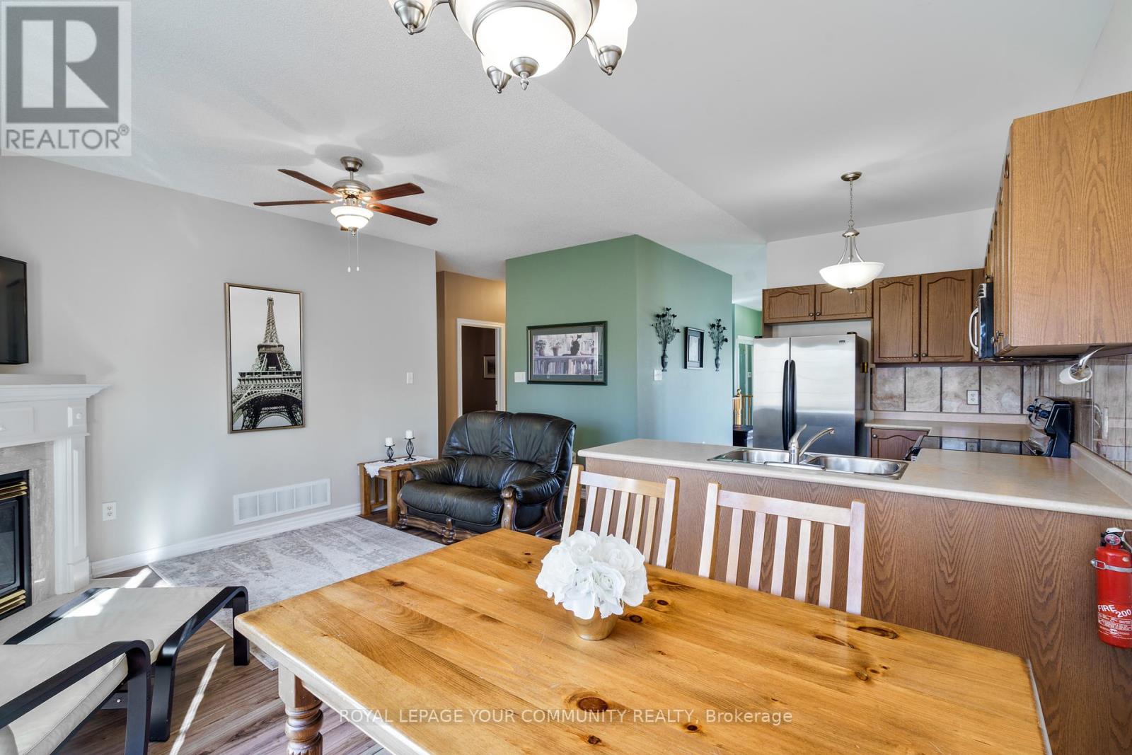 18 Glendower Crescent, Georgina, Ontario  L4P 0A5 - Photo 14 - N12390908