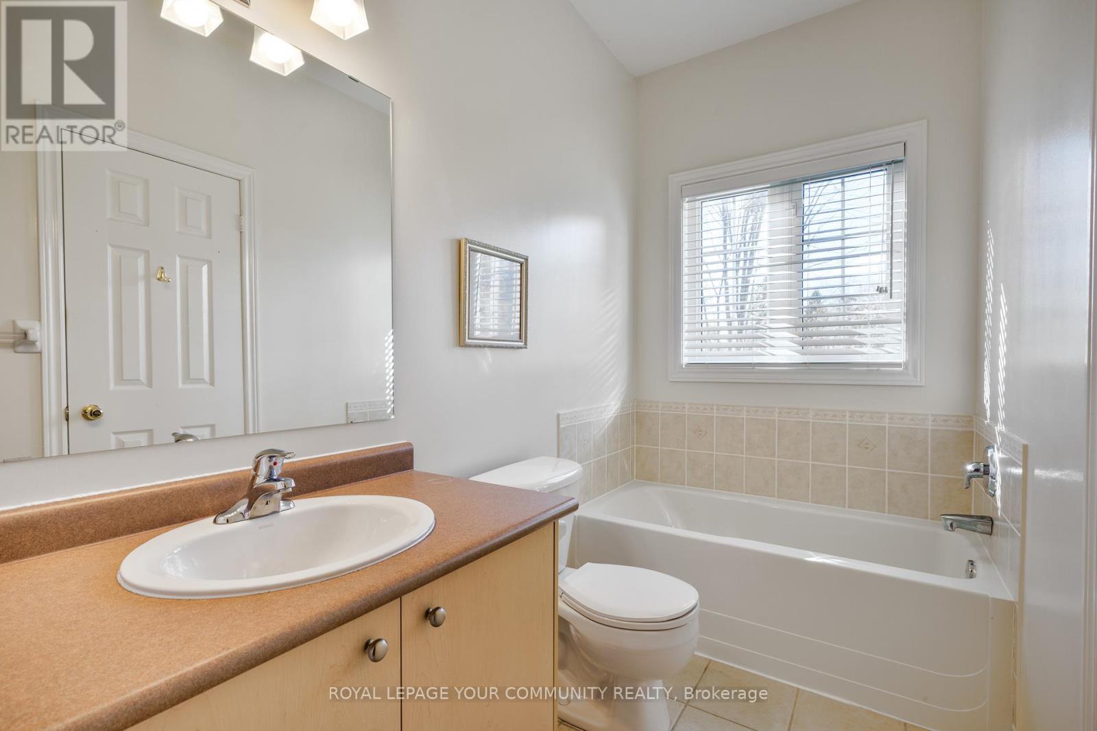 18 Glendower Crescent, Georgina, Ontario  L4P 0A5 - Photo 21 - N12390908