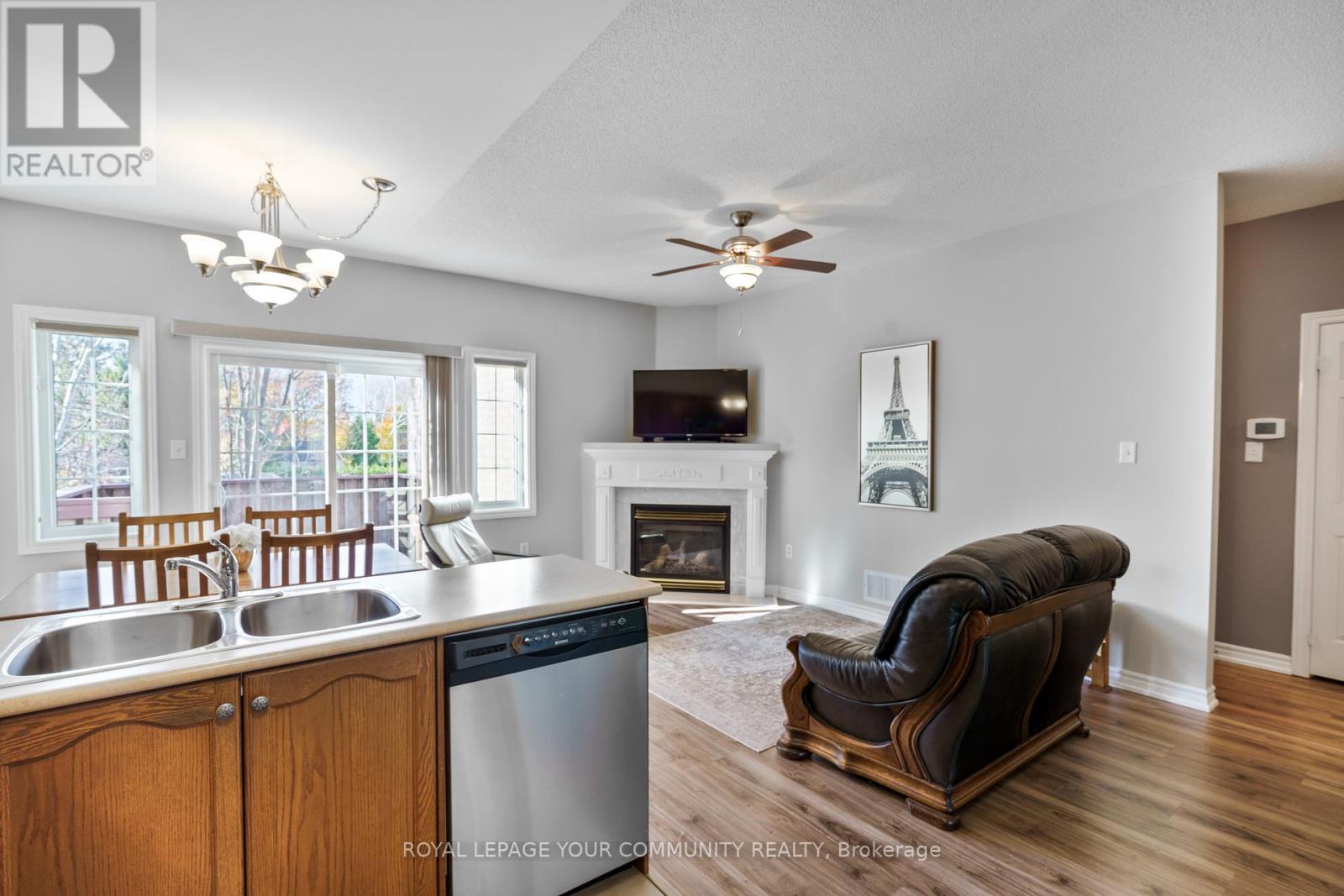 18 Glendower Crescent, Georgina, Ontario  L4P 0A5 - Photo 15 - N12390908