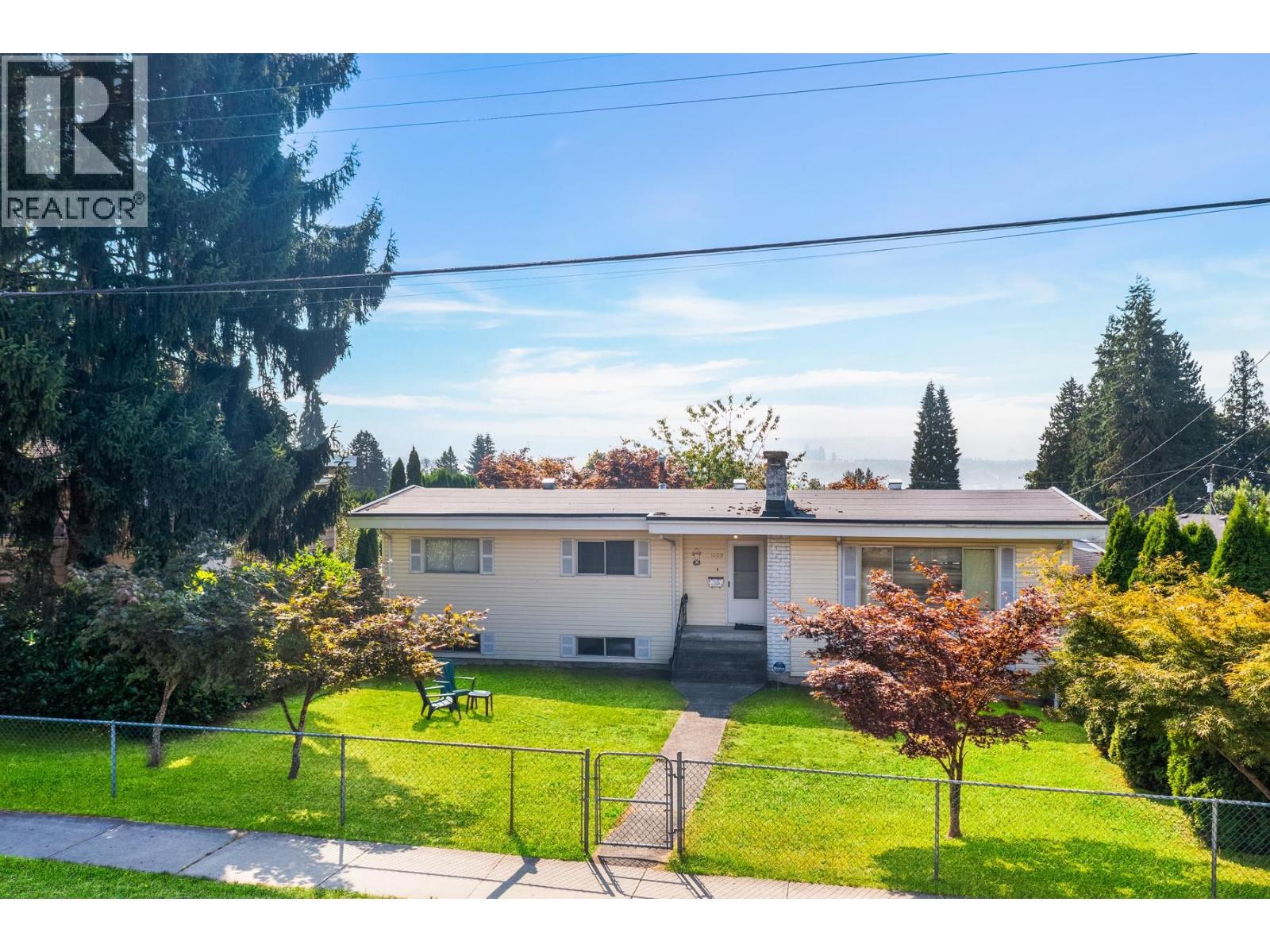 1400 DANSEY AVENUE, Coquitlam, British Columbia