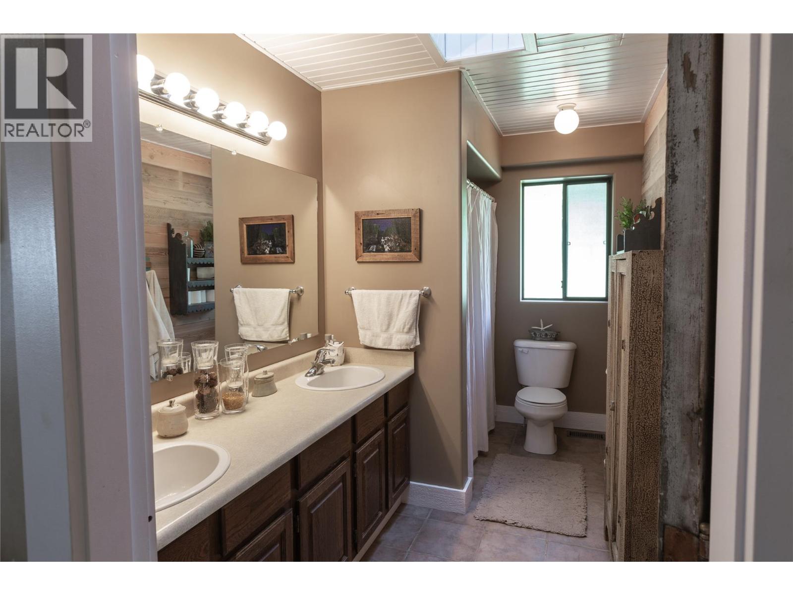 2523 Evans Road, Celista, British Columbia  V0E 1M6 - Photo 19 - 10340837