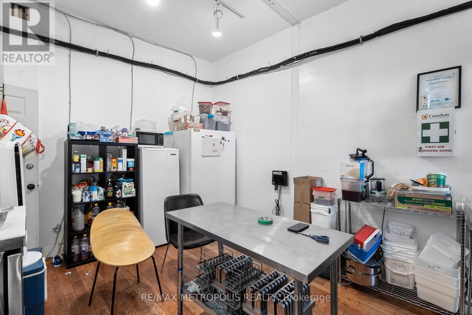 478 Roncesvalles Avenue, Toronto, Ontario  M6R 2N5 - Photo 22 - W12404148