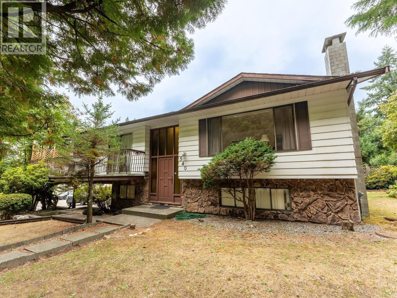 540 SCHOOLHOUSE STREET, Coquitlam, British Columbia