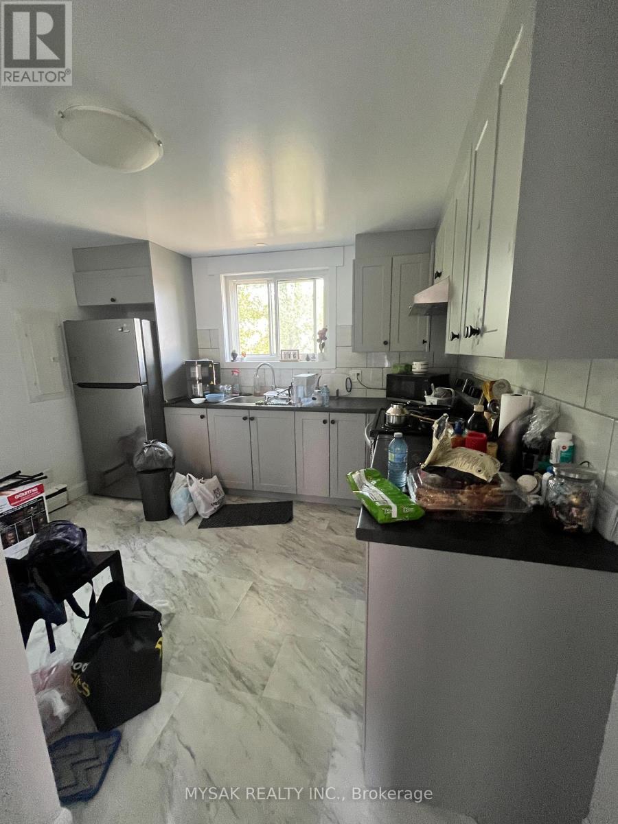 425 Lancaster Street W, Kitchener, Ontario  N2H 4V8 - Photo 10 - X12404109