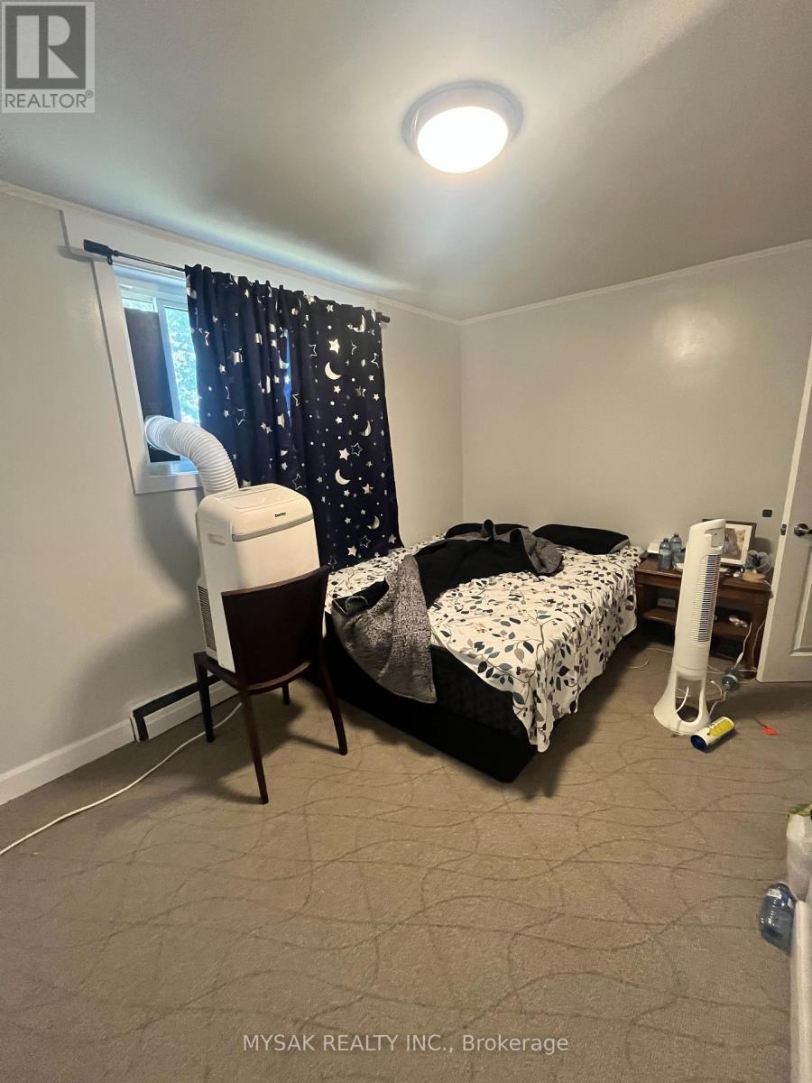 425 Lancaster Street W, Kitchener, Ontario  N2H 4V8 - Photo 12 - X12404109