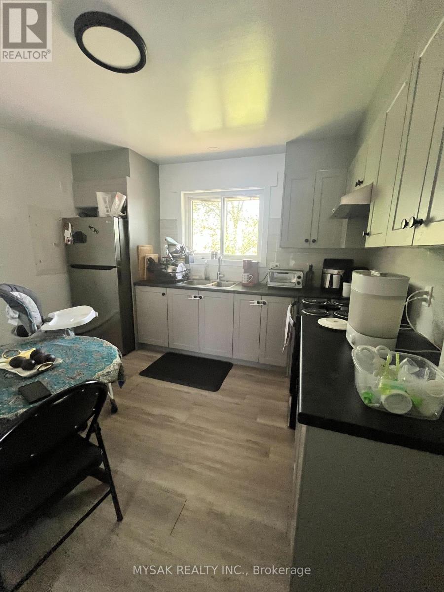 425 Lancaster Street W, Kitchener, Ontario  N2H 4V8 - Photo 13 - X12404109