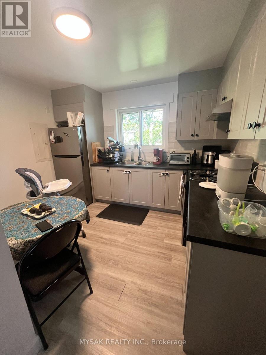 425 Lancaster Street W, Kitchener, Ontario  N2H 4V8 - Photo 14 - X12404109