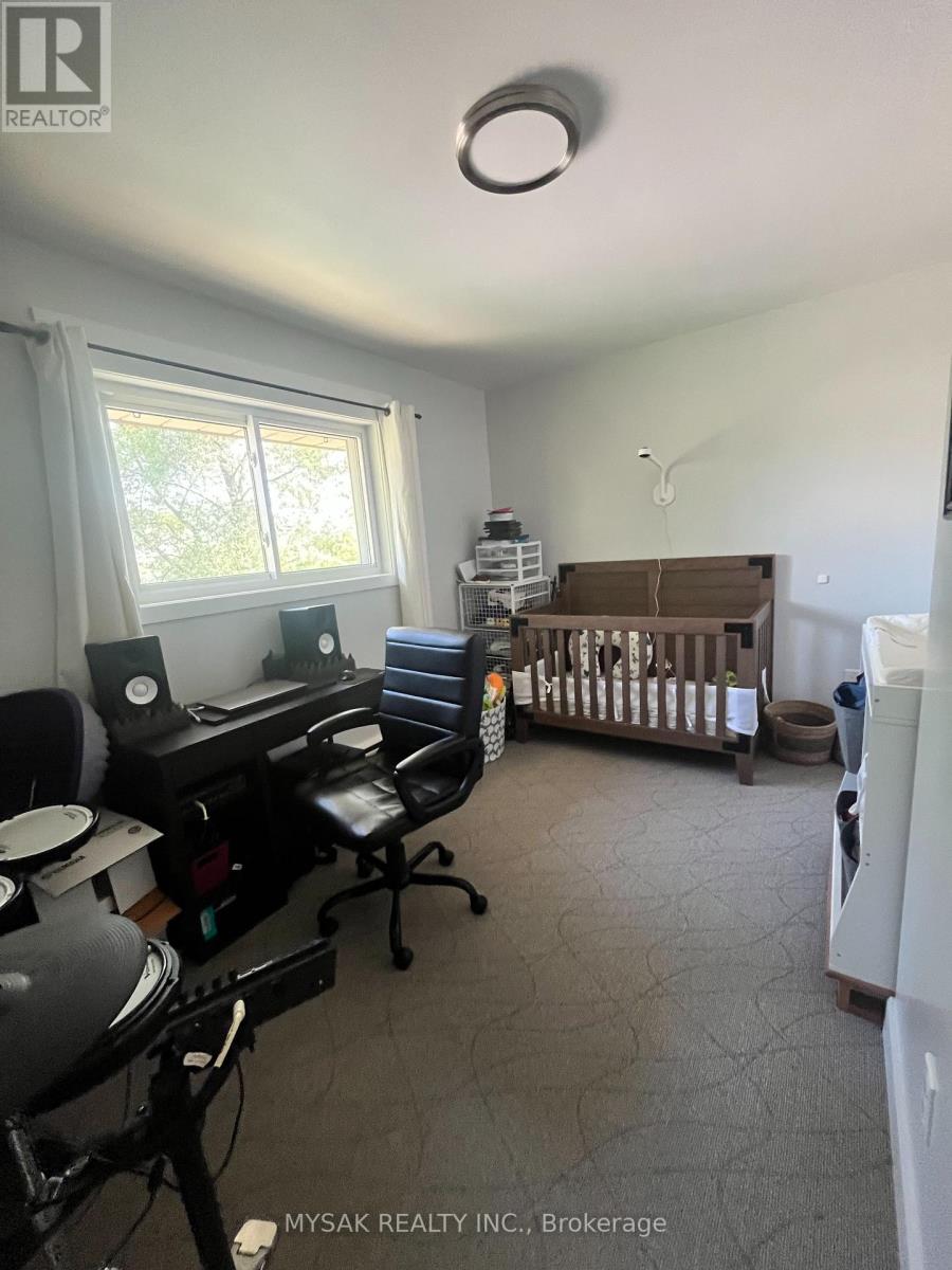 425 Lancaster Street W, Kitchener, Ontario  N2H 4V8 - Photo 16 - X12404109