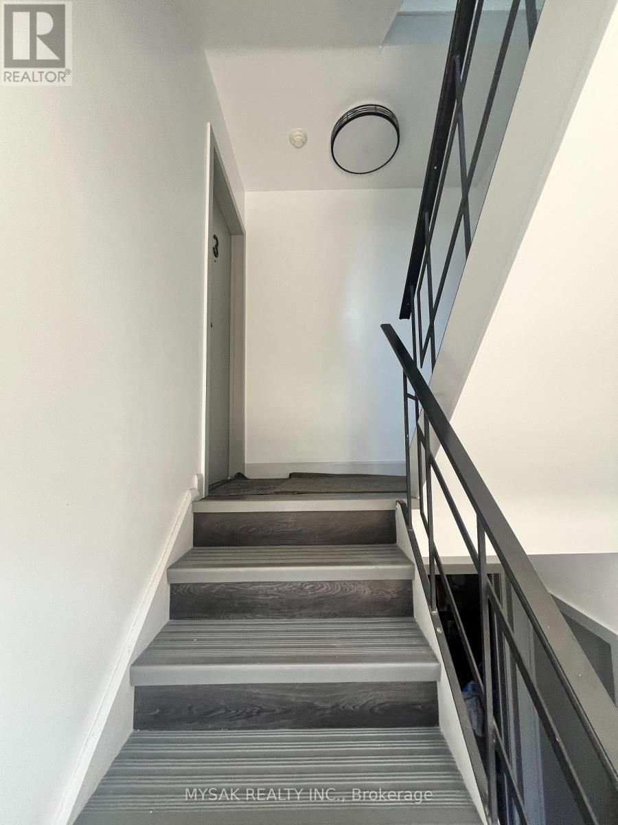 425 Lancaster Street W, Kitchener, Ontario  N2H 4V8 - Photo 17 - X12404109