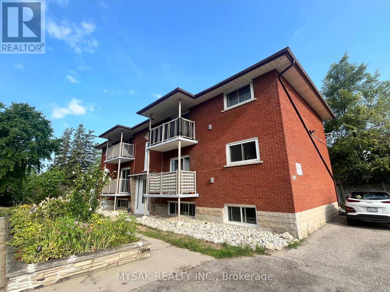 425 Lancaster Street W, Kitchener, Ontario  N2H 4V8 - Photo 2 - X12404109