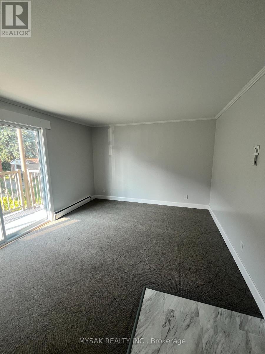 425 Lancaster Street W, Kitchener, Ontario  N2H 4V8 - Photo 4 - X12404109