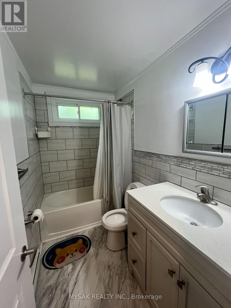 425 Lancaster Street W, Kitchener, Ontario  N2H 4V8 - Photo 6 - X12404109