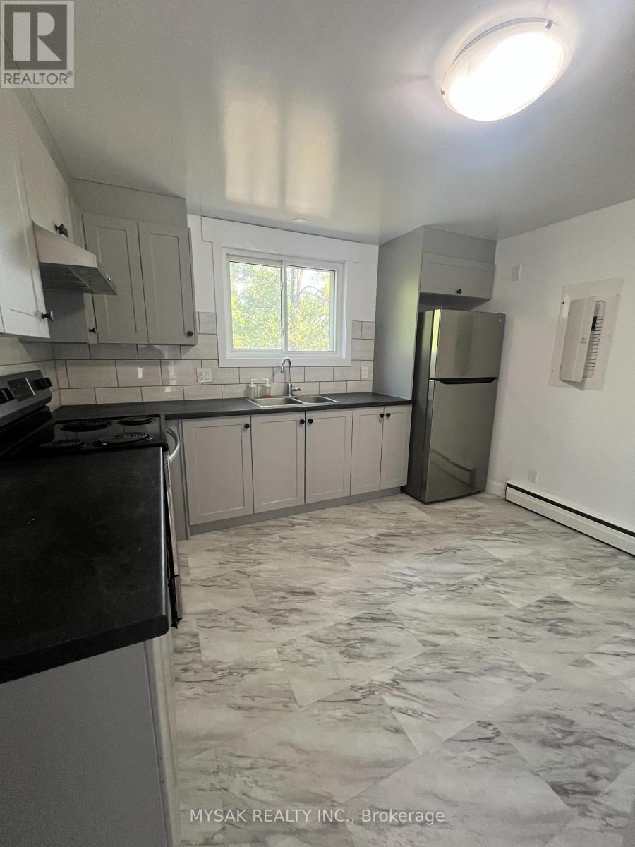 425 Lancaster Street W, Kitchener, Ontario  N2H 4V8 - Photo 7 - X12404109