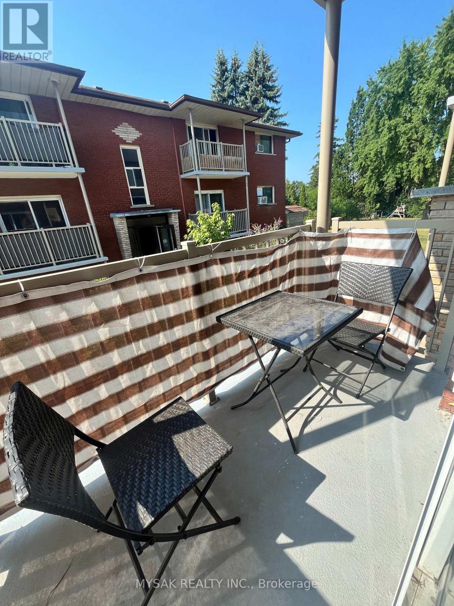 425 Lancaster Street W, Kitchener, Ontario  N2H 4V8 - Photo 9 - X12404109