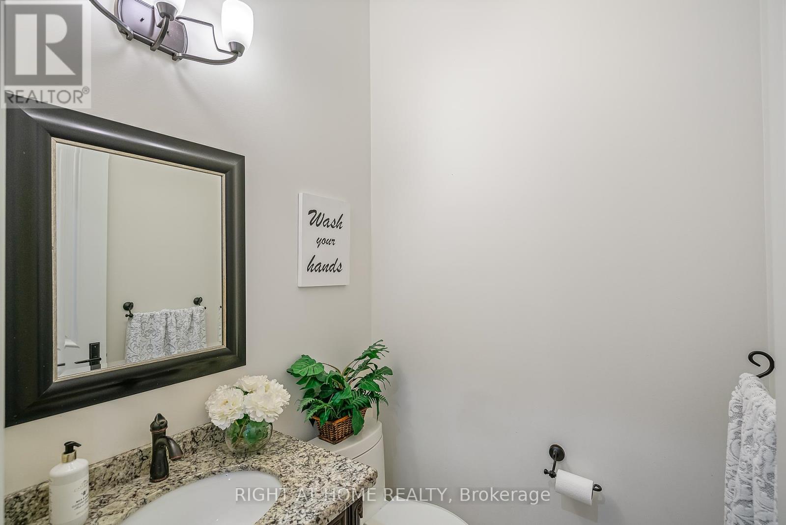 7 Sandalwood Crescent, Niagara-On-The-Lake (St. Davids), Ontario  L0S 1P0 - Photo 28 - X12404133