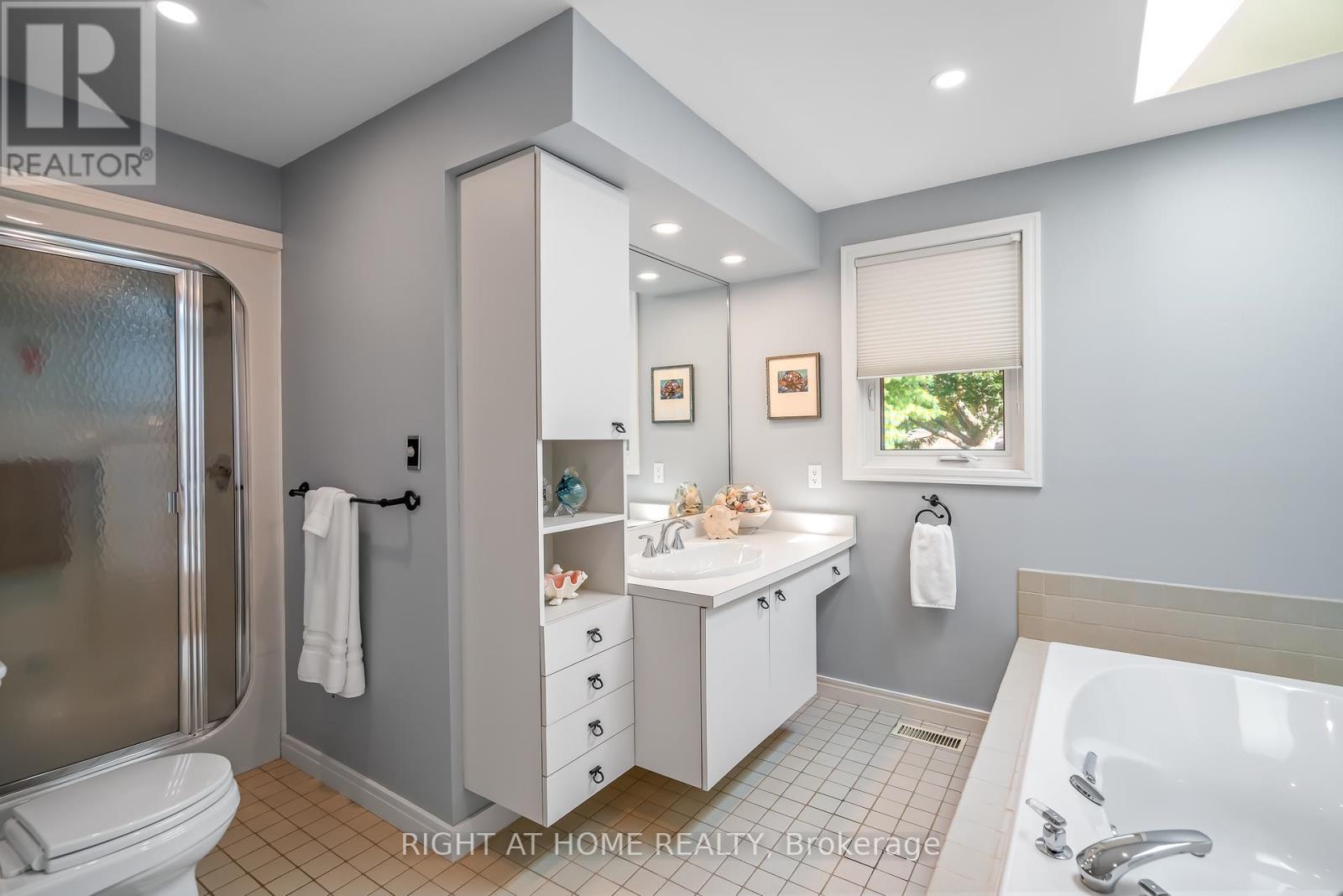 13 Oak Drive, Niagara-On-The-Lake, Ontario  L0S 1J0 - Photo 31 - X12404217